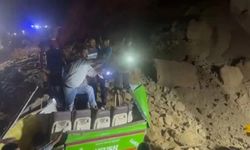 Heyelan otobüsü yuttu... Hindistan'da toprak kayması 15 can aldı!