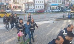 İzmir'de geniş çaplı operasyon: 136 tutuklama