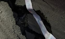 Kağıthane'de yol çöktü