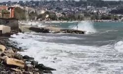 Marmara Denizi'nde şiddetli fırtına! Gemiler demir attı