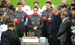 Milli yıldıza Gürcistan maçı öncesi 100. maç sürprizi