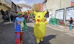 'Pikachu' Digor'un kurtuluş yıl dönümü töreninde mehterle yürüdü