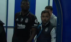 Sahada ilginç anlar! Koşarak soyunma odasına gitti