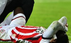 Sakatlanarak oyundan çıkmıştı! Yıldız futbolcunun durumu ciddi