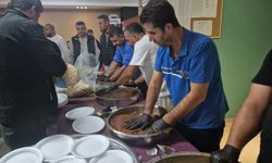 Şanlıurfalılar milli takımın galibiyetini çiğ köfteyle kutladı