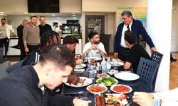 Serdal Adalı, moral yemeğinde takımla buluştu