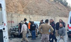Şırnak'ta yolcu minibüsü ile hafif ticari araç çarpıştı! 2'si ağır çok sayıda yaralı var