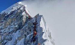 Son dakika: Everest Dağı'nın tepesinde 1000 kişi mahsur kaldı!