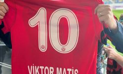 Süper Lig maçında sürpriz! Maçı ailesiyle tribünden izledi