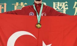 Türk Milli Kungfu Takımı Dünya Şampiyonu: Akyüz'den 'beyaz el' protestosu