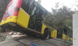 Üsküdar'da İETT otobüsü kaza yaptı