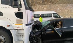Van'da yakıt tankeri ile otomobil kafa kafaya çarpıştı: 2 ölü, 4 yaralı