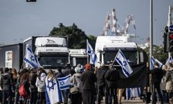 Yardım tırları Gazze'ye gidiyordu! İsrailli işgalciler önlerini kesti!
