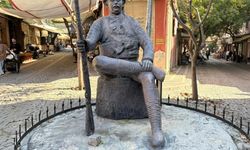 Yunanları kendi silahıyla vuran kahramanın heykelindeki kamayı çaldılar