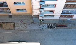 Zarar gören araçlar, çukura düşen insanlar: CHP'li belediyelerde yollara 'halı' çözüm