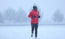 1. Lig ekibi kar yağışı altında antrenman yaptı
