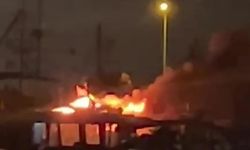 Antalya'da düşen yıldırım 3 tekneyi küle çevirdi