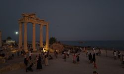 Bakan Ersoy duyurdu: Antalya, ziyaretçi̇ sayısında cumhuriyet tarihi rekoru kırdı