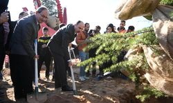 Başkan Altay 'Geleceğe Nefes Konya'ya Hayat' programında öğrencilerle fidan dikti
