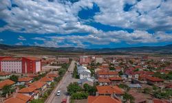 Bir ilçe köy oluyor: Acilen taşınacak 350 kişiyi arıyorlar!