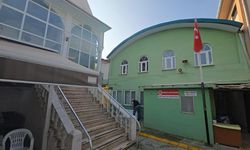 Caminin kadınlar tuvaletinde erkek cesedi bulundu