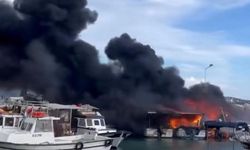 Çeşme'de korku dolu anlar: Tekneler alevlere teslim oldu