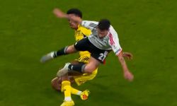 Derbide gerilim arttı! Kartlar havada uçuştu