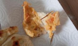 Elazığ'da ekmeğin içerisinden odun parçaları çıktı