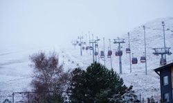 Erciyes'te yoğun kar yağışı! Beyaza büründü!