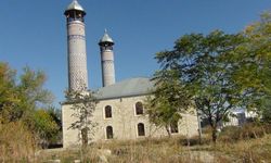 Ermeni İşgalinde ahır olan Cuma Mescidi yeniden ibadete açıldı