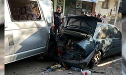 Freni tutmayan kamyon park halindeki 4 aracı biçti