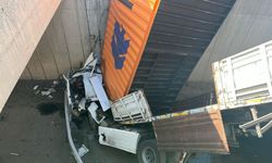 Gaziantep'te kamyonete çarpan tır, köprüden düştü: 2 yaralı