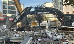 Gebze'de enkaz kaldırılıyor: Ekipler zeminde inceleme yapıyor!