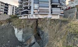 İnşaat alanında göçük: Yan apartman tahliye edildi