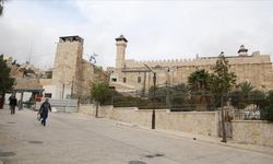 İsrail, İbrahim Camisi'ni Müslümanlara kapattı