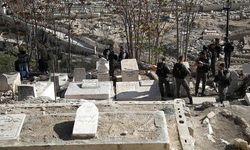İsrailliler Kudüs'teki Müslüman mezarlarına saldırdı
