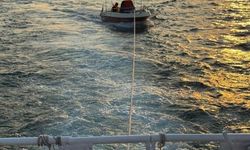 İstanbul Boğazı'nda sürüklenen tekne ve içindekiler kurtarıldı