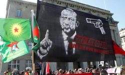 İsviçre Mahkemesi cezaları onadı: 'Erdoğan'ı Öldür' pankartı taşıyan 4 kişi için kar