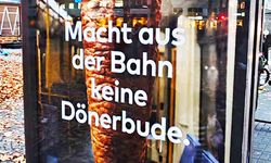 Köln'de döner üzerinden çirkin afiş: Türklere hakaret