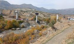 Köprü inşaatında çökme! 4 kişi yaralandı, 2 kişi enkaz altında