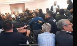 Kuşadası Belediye Meclisi ringe döndü: CHP'li üye İYİ Partili yöneticiye yumruk attı