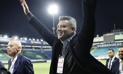 Maç biter bitmez polislerin yanına gitti: Geceye damga vuran anlar