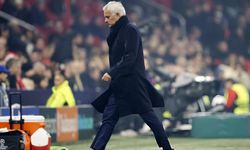 Mourinho taca çıkan topu alıp yedek kulübesinin arkasına attı: Saha karıştı