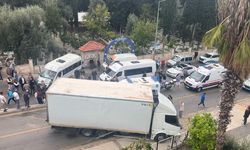 Muğla'da kamyon ile midibüs çarpıştı: 22'si öğrenci, 23 kişi yaralandı