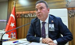 Muhittin Böcek 'acil olarak' hastaneye götürüldü