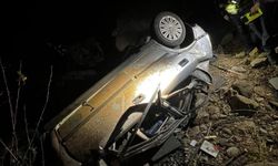 Otomobil 200 metre yükseklikten vadiye uçtu