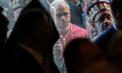 Papa Türkiye'deyken manidar takdim: Papalık'ın 5 asırlık zulmünü belgeleyen esere ödül