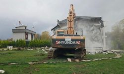 Sinem'in bıçaklanarak öldürüldüğü villa yıkıldı