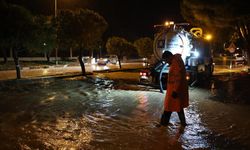 Turizm beldesi sağanağa teslim oldu! Ev ve iş yerlerini su bastı