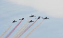 Türk Yıldızları'ndan Çorlu'da gösteri uçuşu